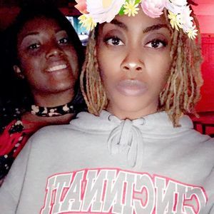 Meet your Posher, Larisa